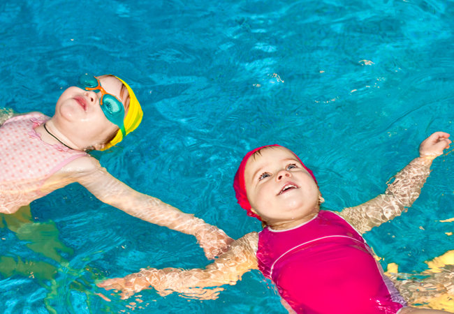 навчання малюків плаванню