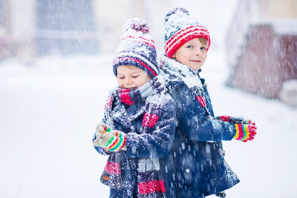 Як правильно одягати дитину взимку 