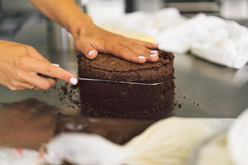 Як приготувати і прикрасити торт на день народження дитини