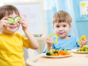 привчаємо дітей до здорової їжі