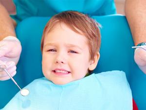 дитина боїться стоматолога