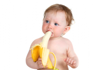 Коли можна дати дитині банан